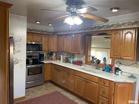 608 Robert St, Henry, IL 61537 photo 6