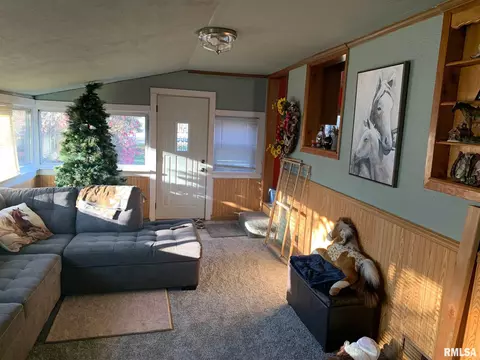 608 Robert St, Henry, IL 61537 photo 3