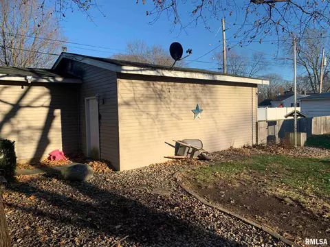 608 Robert St, Henry, IL 61537 photo 14