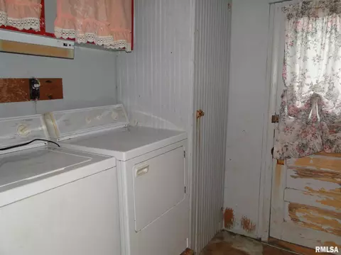 209 E Main St, Industry, IL 61440 photo 14