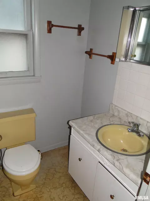209 E Main St, Industry, IL 61440 photo 17