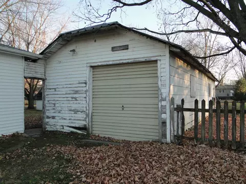 209 E Main St, Industry, IL 61440 photo 2