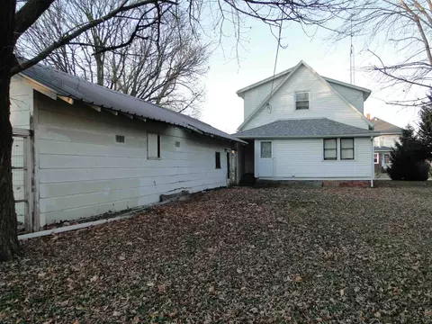 209 E Main St, Industry, IL 61440 photo 5