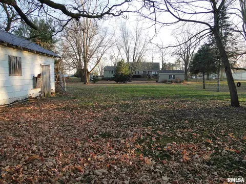 209 E Main St, Industry, IL 61440 photo 4