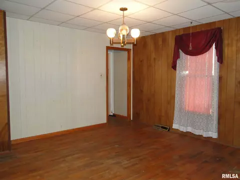 209 E Main St, Industry, IL 61440 photo 10