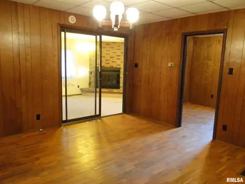 209 E Main St, Industry, IL 61440 photo 9