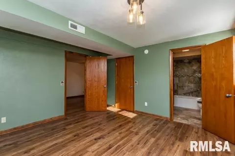 900 Oakwood Dr, Eureka, IL 61530 photo 38