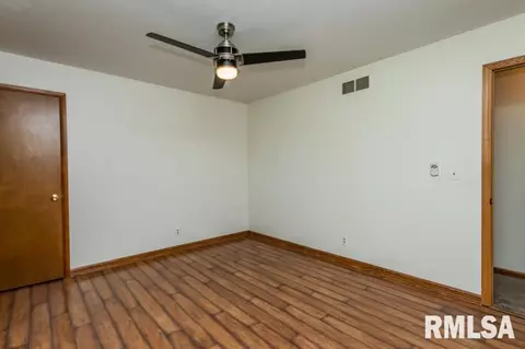 900 Oakwood Dr, Eureka, IL 61530 photo 23