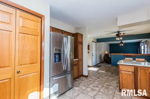 900 Oakwood Dr, Eureka, IL 61530 photo 9