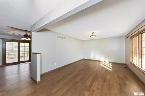 602 Bayside Dr, Germantown Hills, IL 61548 photo 8