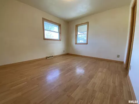 203 E Main St, Industry, IL 61440 photo 9