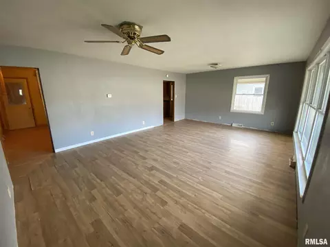 203 E Main St, Industry, IL 61440 photo 3