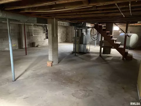203 E Main St, Industry, IL 61440 photo 18