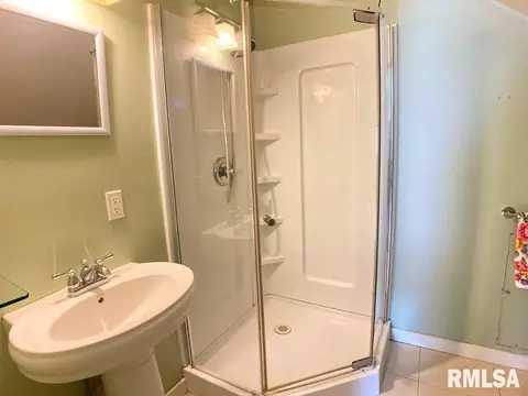 611 Memorial Dr, Macomb, IL 61455 photo 28