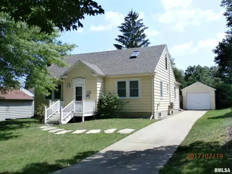 611 Memorial Dr, Macomb, IL 61455 photo 1