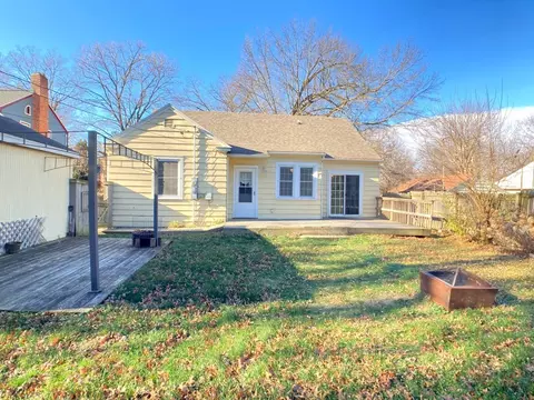 611 Memorial Dr, Macomb, IL 61455 photo 3