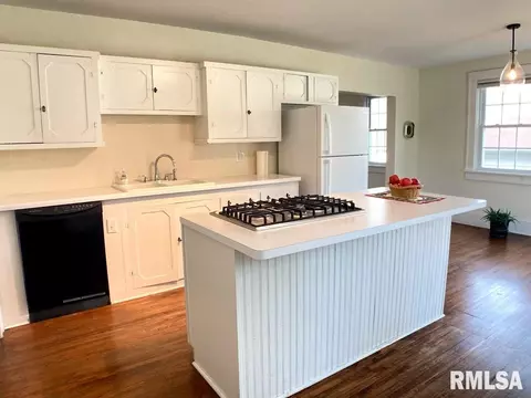 611 Memorial Dr, Macomb, IL 61455 photo 12