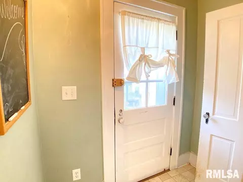 611 Memorial Dr, Macomb, IL 61455 photo 13