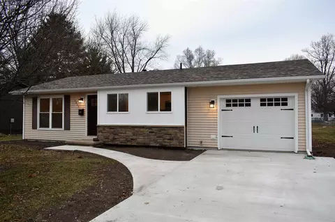 1217 E Locust St, Canton, IL 61520 photo 1
