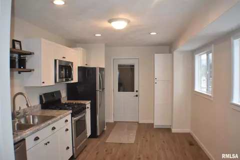 1217 E Locust St, Canton, IL 61520 photo 8