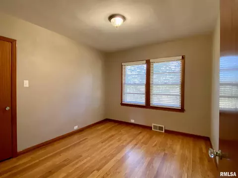 1206 S Johnson St, Macomb, IL 61455 photo 8