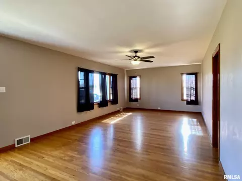 1206 S Johnson St, Macomb, IL 61455 photo 3