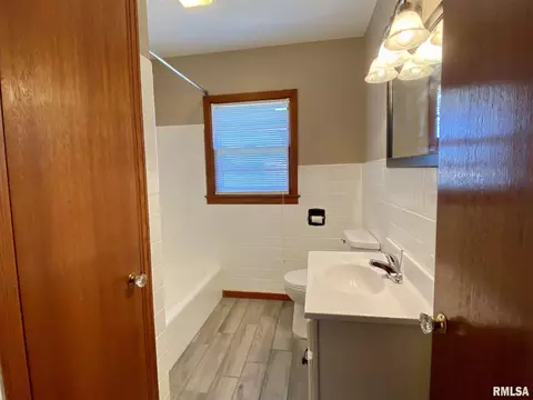 1206 S Johnson St, Macomb, IL 61455 photo 9
