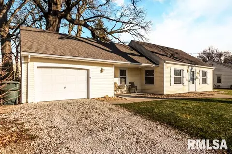 205 W Gloria Dr, Eureka, IL 61530 photo 2