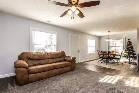 205 W Gloria Dr, Eureka, IL 61530 photo 5