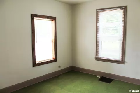 405 N Randolph St, Macomb, IL 61455 photo 3