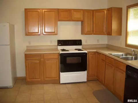405 N Randolph St, Macomb, IL 61455 photo 9