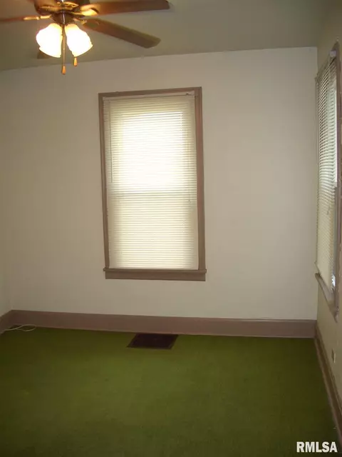 405 N Randolph St, Macomb, IL 61455 photo 5