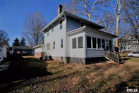 300 S White St, Mackinaw, IL 61755