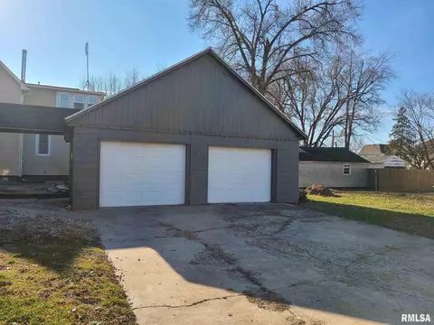 656 N 2nd Ave, Canton, IL 61520 photo 4
