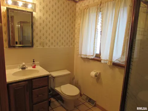 1222 E Mckinley St, Lowpoint, IL 61545 photo 22