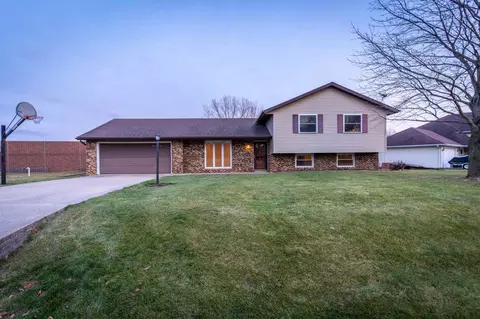 205 Warrior Way, Germantown Hills, IL 61548 photo 1
