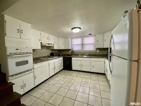 513 W Elting St, Macomb, IL 61455 photo 11