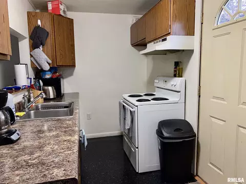 513 W Elting St, Macomb, IL 61455 photo 4