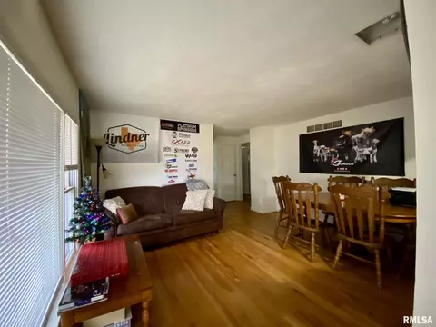 513 W Elting St, Macomb, IL 61455 photo 2
