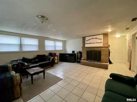 513 W Elting St, Macomb, IL 61455 photo 10