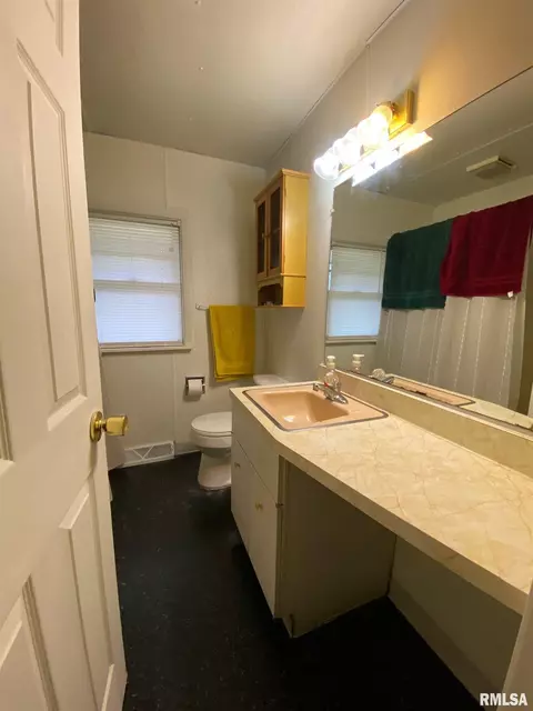 513 W Elting St, Macomb, IL 61455 photo 8