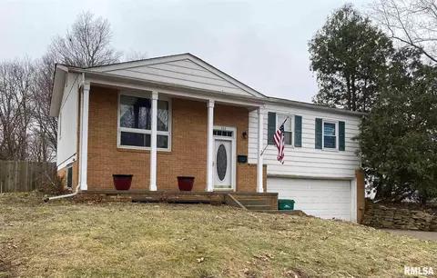 432 Summers Dr, Macomb, IL 61455 photo 2