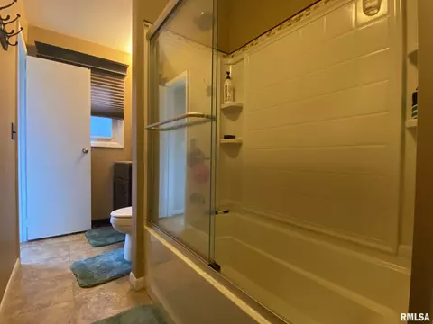 432 Summers Dr, Macomb, IL 61455 photo 9