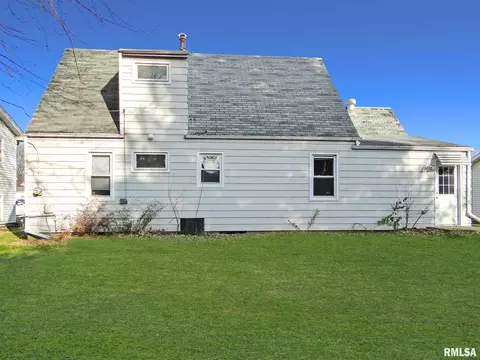 303 Barsi Blvd, Macomb, IL 61455 photo 2