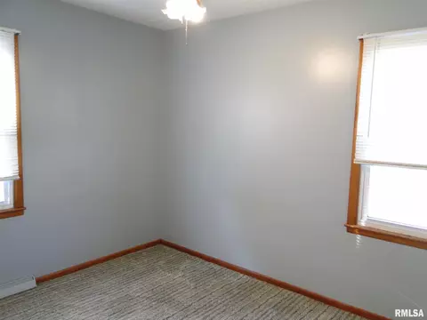 303 Barsi Blvd, Macomb, IL 61455 photo 11