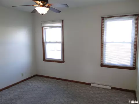 303 Barsi Blvd, Macomb, IL 61455 photo 10