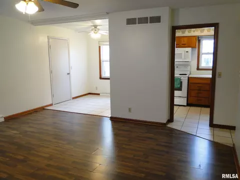 303 Barsi Blvd, Macomb, IL 61455 photo 4