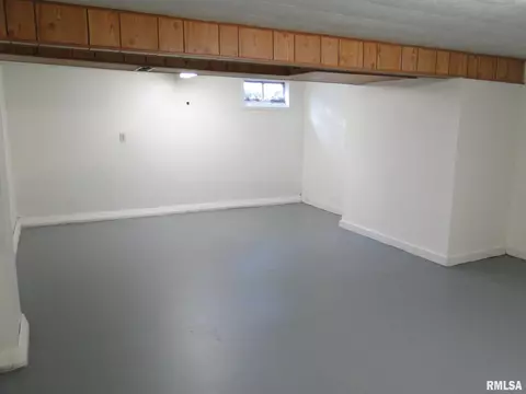 303 Barsi Blvd, Macomb, IL 61455 photo 16