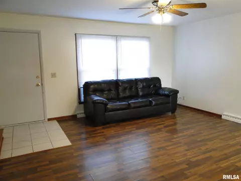 303 Barsi Blvd, Macomb, IL 61455 photo 3
