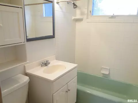 303 Barsi Blvd, Macomb, IL 61455 photo 12